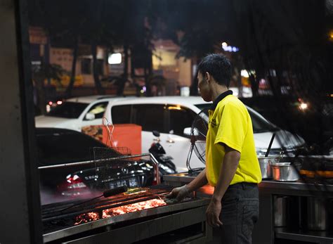 Since 2009, arabian night foodfest has purposely been held during the fasting month. Trisulo: Tasty & Economic Seafood - Manual Jakarta