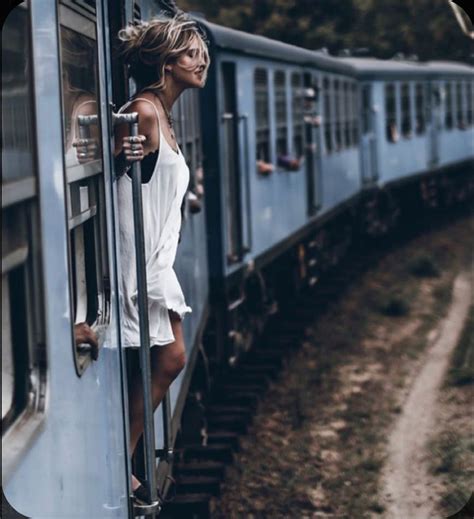 Train Photography Model Poses Photography Photography Women Vintage Photography Creative