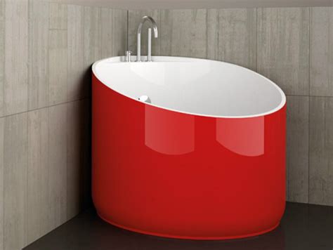 È disponibile in svariate misure. Vasca da bagno angolare rotonda MINI RED FERRARI - Glass ...