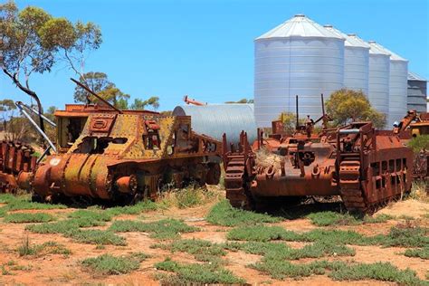 Traveloscopy Travelblog Wwii Tanks In The Aussie Bush