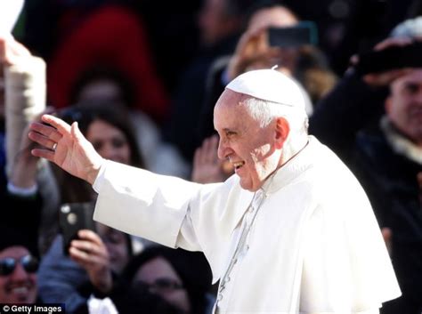 Pope Francis Renews Argentine Passport But Is Kept Waiting Days By Bureaucrats Daily Mail Online
