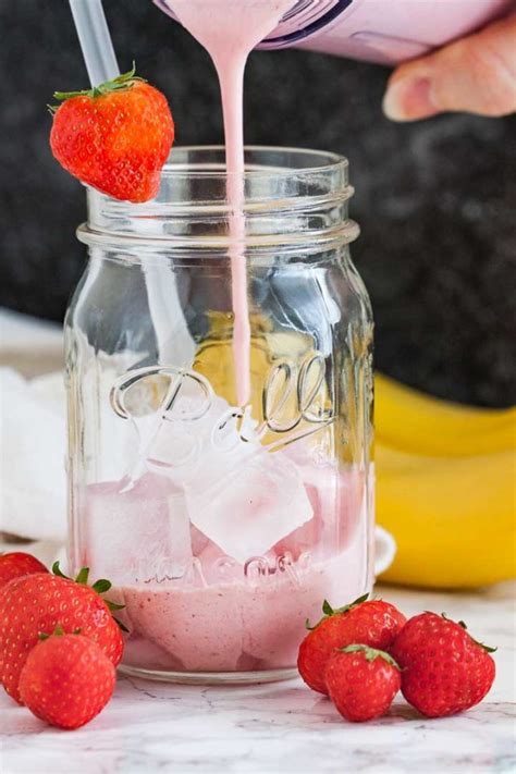 Strawberry Banana Yogurt Smoothie | Plated Cravings