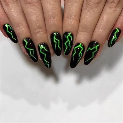 Pin By Nathalia On Details In 2020 Edgy Nails Grunge Nails Green