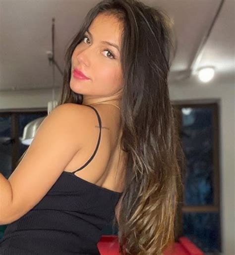 Aida Cortés casi desnuda con body cortico La Mega