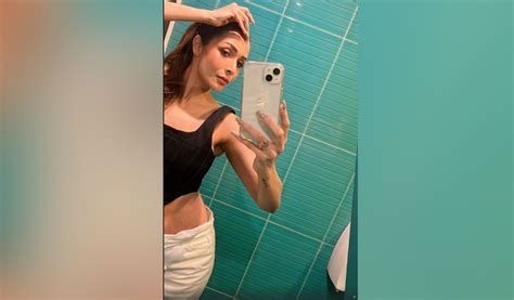 Malaika Arora Flaunts Her Stretch Marks In Selfie Trendradars India