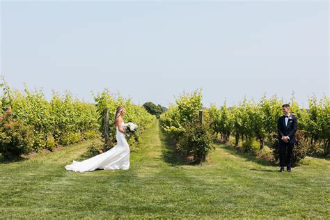 Saltwater Farm Vineyard Wedding In Connecticut