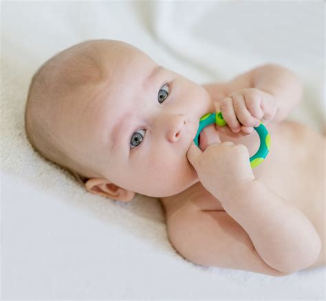 2 in welcher reihenfolge wachsen die ersten baby zähne heraus? Wann bekommen Babys Zähne? » Veilchenwurzel.net