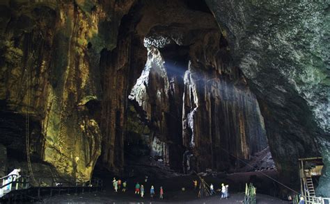 For more information and source, see on this link : Gumantong, Gua Terbesar Ternak Burung Layang-Layang Semula ...