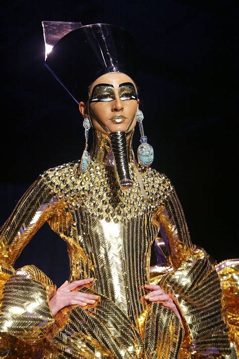 john galliano s 2004 egyptian themed haute couture show for christian dior fashionmoments
