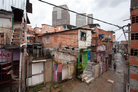 A Favela Do Parque Cidade Jardim Uma Metáfora Da São Paulo Moderna Favelas Bairro De Lata