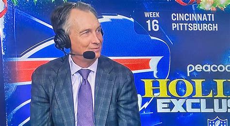 Cris Collinsworth Hands During Bills Chargers Game Goes Viral