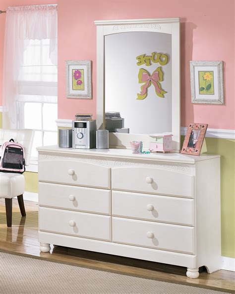 A bedroom set is a set of furniture that you keep in the bedroom and is used for the purpose of here are complete cottage style wood bedroom sets that would surely accomplish your needs. Cottage Retreat Youth Sleigh Bedroom Set from Ashley (B213 ...