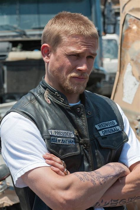 Charlie Hunnam Captivates On Screen But Hes Even Better In Real Life Charlie Hunnam Sons Of
