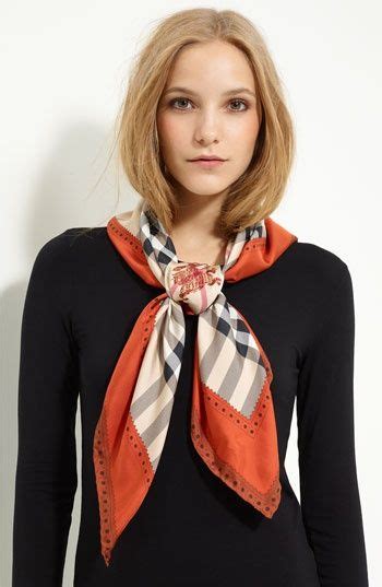 Voir plus d'idées sur le thème comment apprenez comment mettre, nouer et porter un foulard bandana homme et femme, autour du cou ou sur la tête, tuto pour faire des nœuds et idées. Comment nouer, porter foulard carré ? | Foulard carré ...