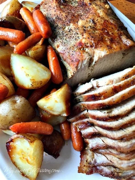 I love what oven i really hope you get to try this delicious recipe over the holidays, and while you are at it pair this pork roast with these delicious rosemary potatoes au gratin!! Delicious Pork Roast Dinner | Roast dinner, Dinner, Pork ...