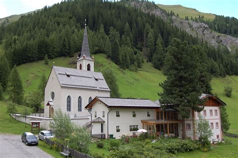 Tarafsız yorumları okuyun, gerçek gezgin fotoğraflarına bakın. Innervillgraten-Kirchweiler Kalkstein, Expositurkirche ...