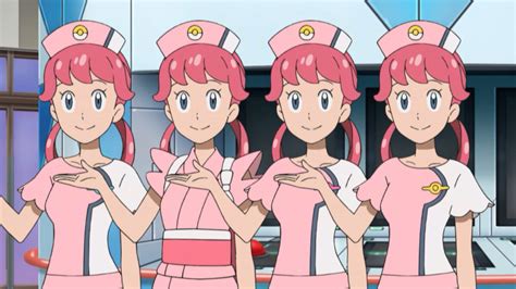 Pokémon linfermiera Joy in un cosplay si fa un selfie prima di curare la tua squadra