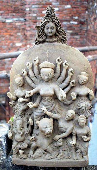 Sculptors rediscover draw of 'Ek Chala' style Durga idols ... Different names for «sculptors» in foreign languages.