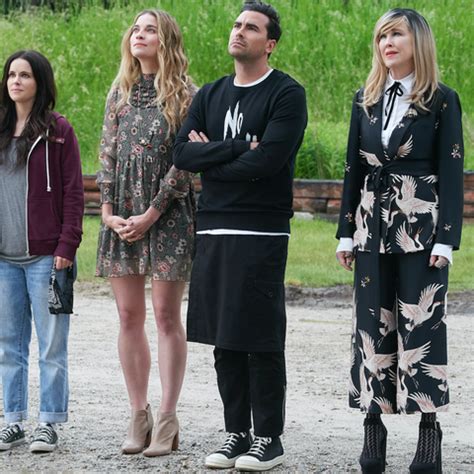David rose is a fictional character in the canadian sitcom schitt's creek, which aired on the cbc and pop tv from 2015 to 2020. Best Schitt's Creek Halloween Costumes - DIY Schitt's Creek Costume Ideas