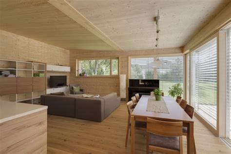Am schönsten passt zu so einem naturverbundenen haus der typische kamin im inneren. Architektur-12-145-Innen - Thoma Holz