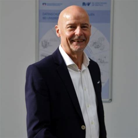 Sollten sie damit einverstanden sein, so vereinbaren wir einen termin mit ihnen in einem unserer küchenstudios in herford, köln, wiesbaden, stuttgart oder berlin. Matthias Kuch - Abteilungsdirektor - R+V Versicherung | XING