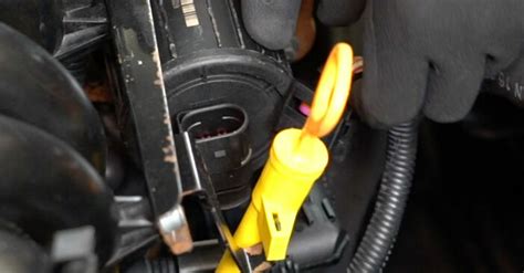 Cómo cambiar termostato refrigerante VW Golf 4 Guía de sustitución