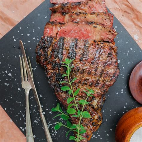 Alternatively, you can put the steak on a rack fitted into a baking sheet, which will allow air to flow evenly around the steak in the oven, thereby cooking the steak uniformly on both sides. How to Cook a Tomahawk Steak | Couple in the Kitchen