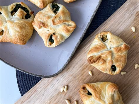 Blätterteigtaschen mit Feta Spinat