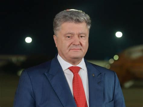 Настоящий рейтинг порошенко, предвыборная кампания с томосом и автокефалью. "Безгранично люблю". Порошенко показал, как они с женой ...