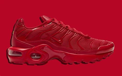 The Air Max Plus Tn Takes On Triple Red Tones House Of Heat