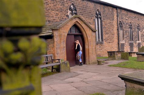 Josie Cunningham Visiting St Mary The Virgin Church Dewsbury Mirror Online