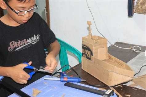 Membuat Kapal dari Kardus Bekas | Pendidikan Rumah