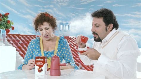 Leggendo questo profilo biografico puoi conoscere anche la filmografia, la bibliografia, l'età e la data in cui enrico brignano è nato. Lavazza: Enrico Brignano e un ricordo da Paradiso, 2012 ...