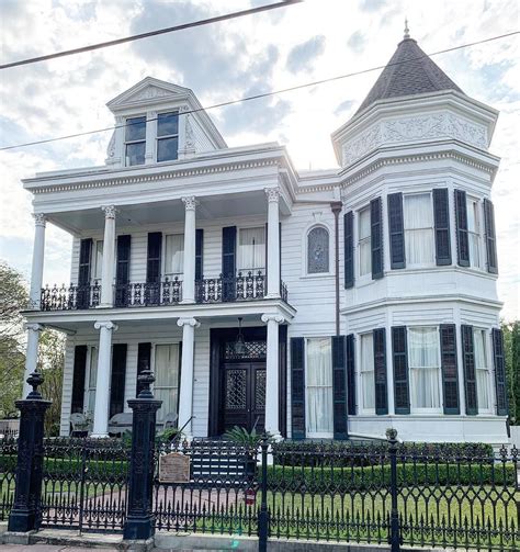 New Orleans Louisiana Victorian Homes In 2019 New Orleans Mansion