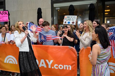 Surprise Watch Today Show Anchors Reunite With Old Friends On The Plaza