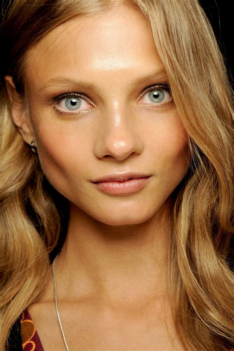 It is all about the illusion says the makeup artist. 12 Models with Prominent Cheekbones - The Front Row View