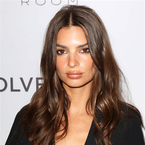 Emily Ratajkowski Puts Her Killer Curves Front And Center As She Poses