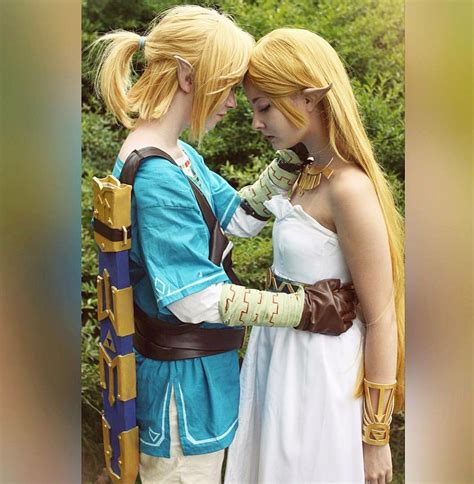 Link And Zelda Costume Couple Halloween Costumes Legend Of Zelda Cosplay Ideas Couples