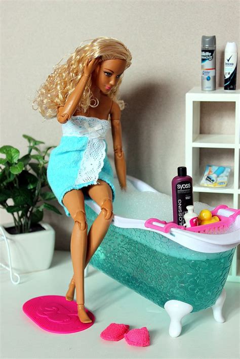 This bathtub set includes the furniture pieces and vibrant accessories needed to extend storytelling into authentic and engaging play. Made to Move Barbie with Bathtub Set | Beautiful barbie ...
