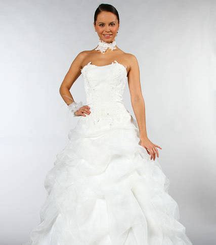Location de robes de mariage et soirées. Robe De Mariee Chez Tati - Et puis comme si la société n'était pas déjà assez cruelle, certaines ...