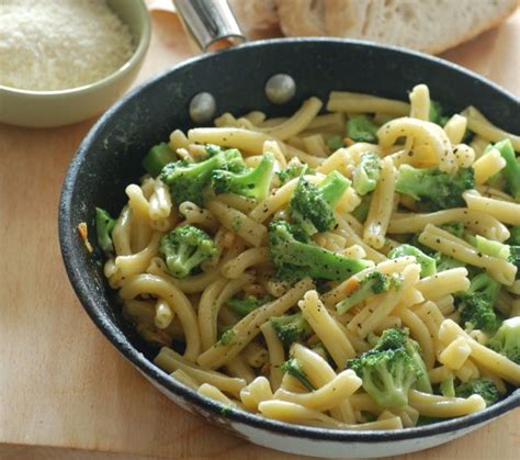 La Pasta Con Broccoli E Ricotta Salata Con La Ricetta Facile Gustoblog