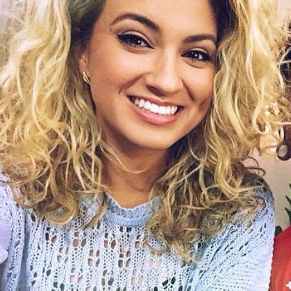 Tori Kelly Hair Goals Crochet Top Curly Hair Styles Singer Famous