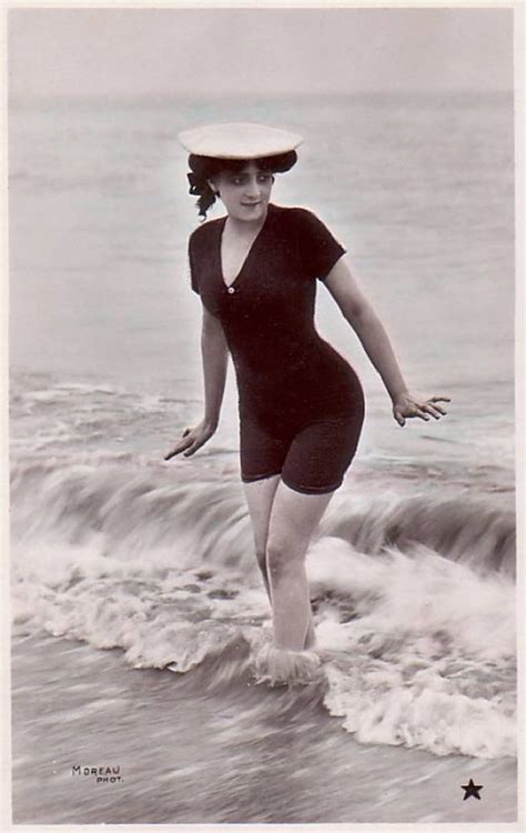 30 vintage pics that defined women s bathing suits in the early 20th century ~ vintage everyday