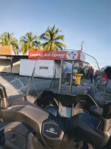 Kali ni mat drat sikit mengenai pengalaman mat drat bawa kereta ke langkawi dengan menaiki feri roro. Budak Letrik: Cara Bawak Motor Naik Feri ke Langkawi