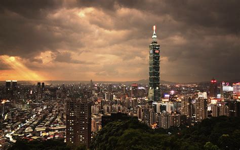 The taipei 101 tower is the coolest attraction in taipei city. Taipei 101 - Engineering Channel