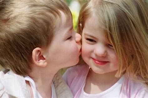 Kiss Couple And Baby Babies Cute Kids Children Kids Cute Baby Girl Baba