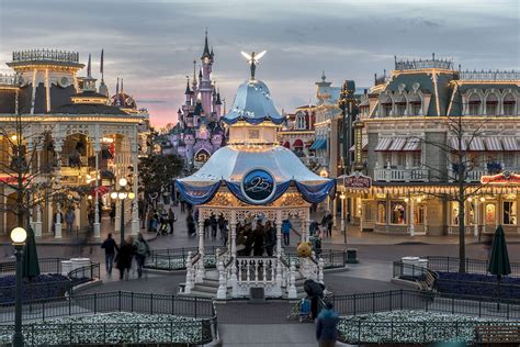 25 A Park That Sparkles Dlp Town Square Disneyland Paris News