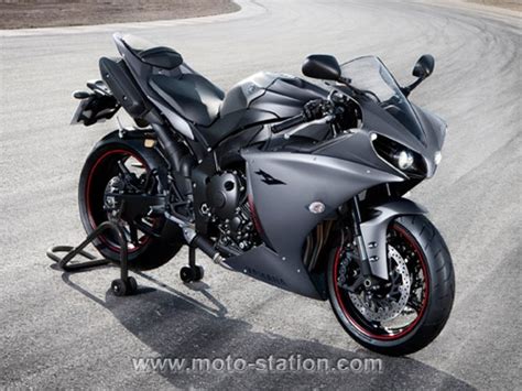 A video of my 2012 r1. 2012 Yamaha YZF R1. Love the Raven color scheme, but not ...