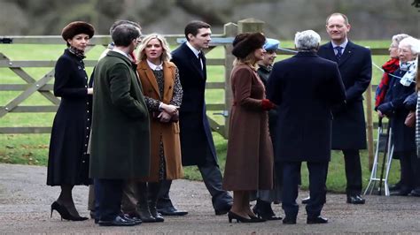 William und kate hatten sich am montagabend mit dem baby der öffentlichkeit gezeigt. Prinz William + Herzogin Kate: Erster Auftritt 2020 - und ...