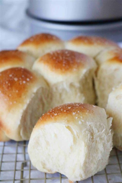 Easy Yeast Rolls Recipe Soft And Fluffy Dinner Rolls